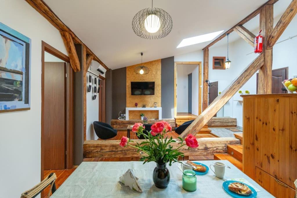 Pauza 3 Bedroom Apartment! Old Town Apartment *